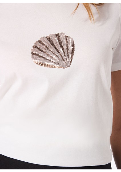 Kırık Beyaz Kadın Relaxed Payetli T-Shirt F5SL-TST0386 fırsatları