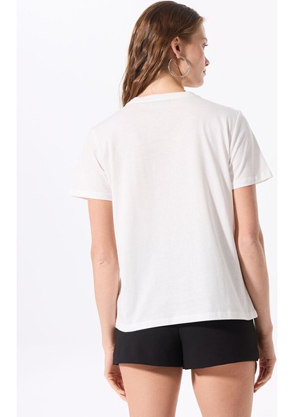 Kırık Beyaz Kadın Relaxed Payetli T-Shirt F5SL-TST0386 indirimleri