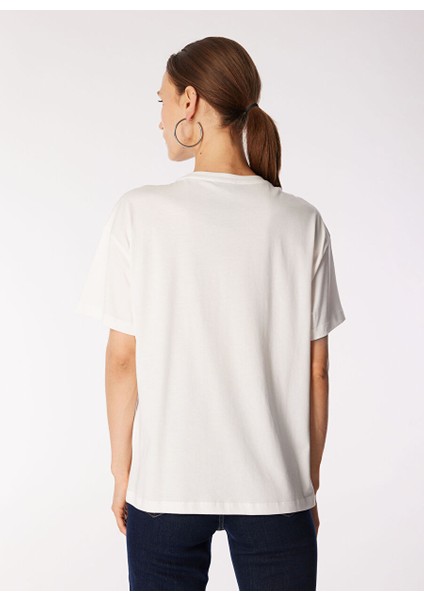 Kırık Beyaz Kadın Basic Nakışlı T-Shirt F4WL-TST0356 indirimleri