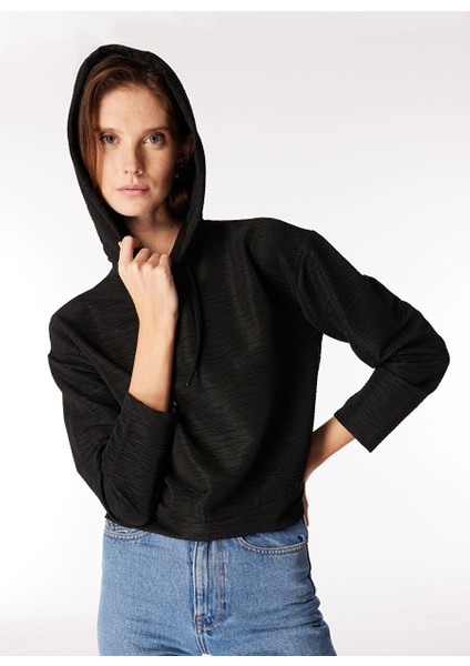 Siyah Kadın Kapüşon Yaka Rahat Crinkle Sweatshirt F4WL-SWT0536