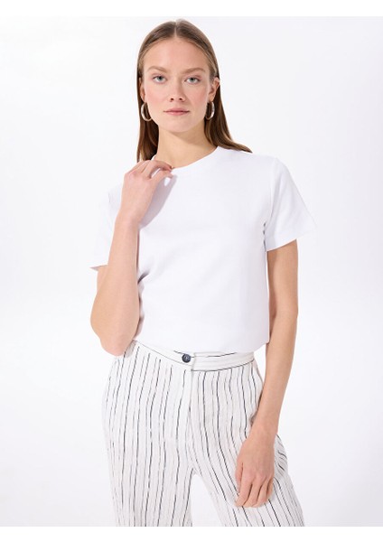 Beyaz Kadın Basic Düz T-Shirt F4WL-TST0758 fırsatları