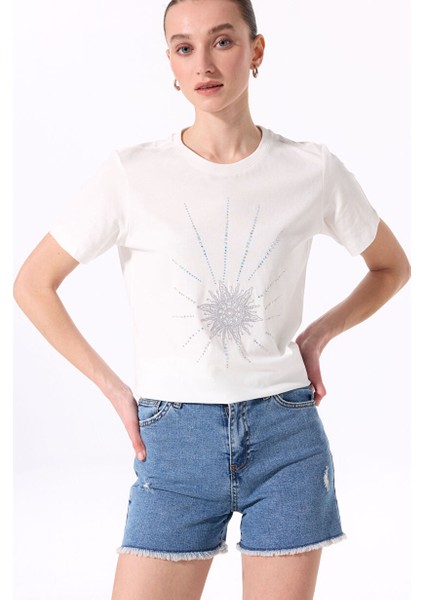 Beyaz Kadın Relaxed Nakışlı T-Shirt FC5SL-TST0117