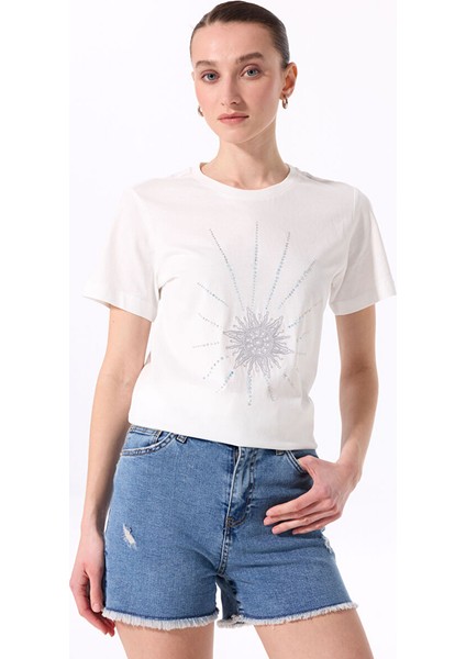 Beyaz Kadın Relaxed Nakışlı T-Shirt FC5SL-TST0117 modelleri