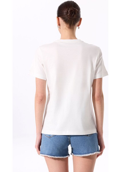 Beyaz Kadın Relaxed Nakışlı T-Shirt FC5SL-TST0117 indirimleri