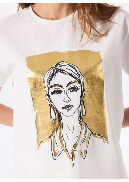 Kırık Beyaz Kadın Relaxed Baskılı T-Shirt F5SL-TST0259 fırsatları
