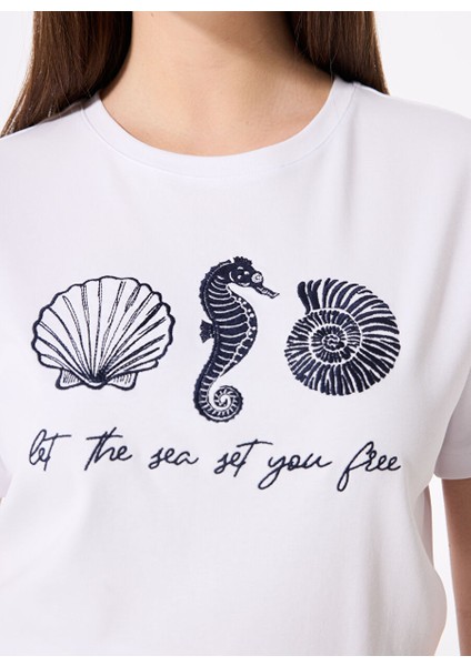 Kırık Beyaz Kadın Relaxed Nakışlı T-Shirt F5SL-TST0252 fırsatları