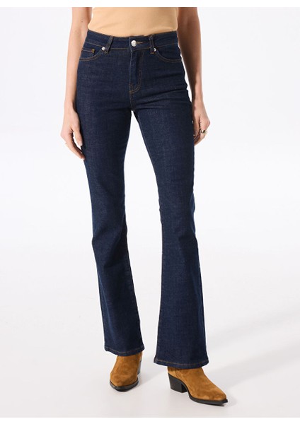 Koyu Indigo Kadın Flare Denim Pantolon F4SL-PNT0094 modelleri