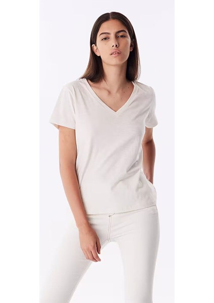 Ekru Kadın Regular Fit Düz T-Shirt TW6240070093018