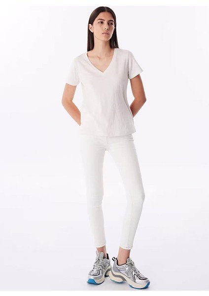 Ekru Kadın Regular Fit Düz T-Shirt TW6240070093018