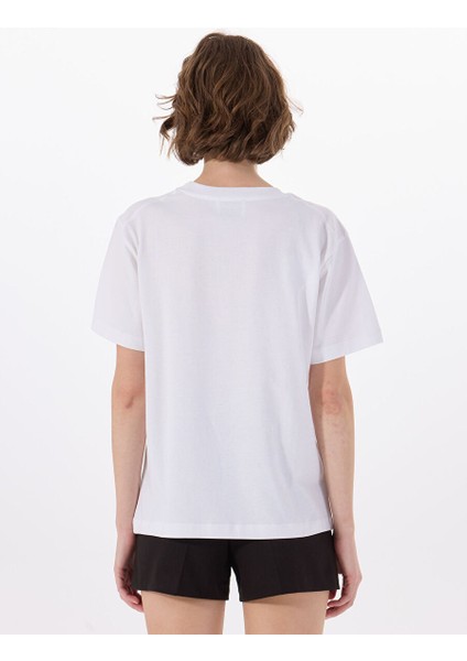 Beyaz Kadın Regular Fit T-Shirt 251K1A070732291001 indirimleri
