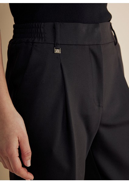 Siyah Kadın Standart Pantolon Metal Logo Detaylı Beli Lastikli Pa fiyatları