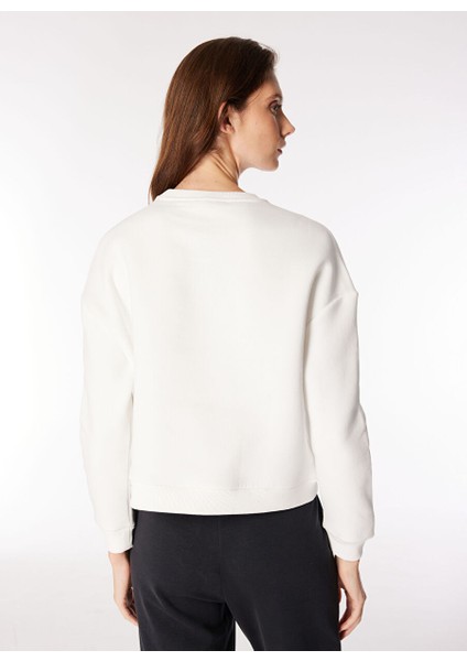 Nakışlı Bisiklet Yaka Basic Kırık Beyaz Kadın Sweatshirt F4WL-SWT0116 indirimleri