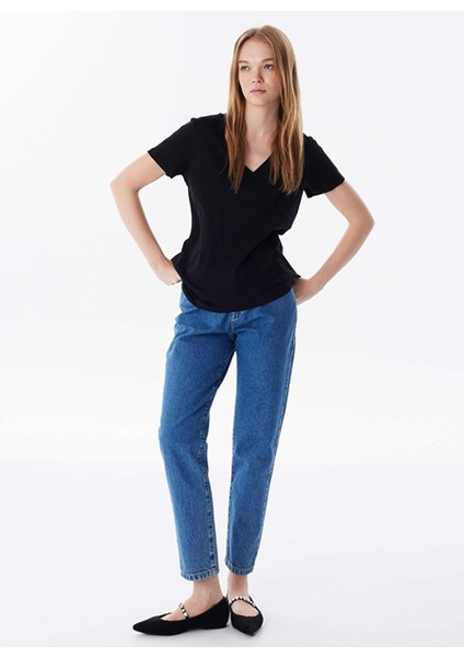 Siyah Kadın Regular Fit Düz T-Shirt TW6240070093001