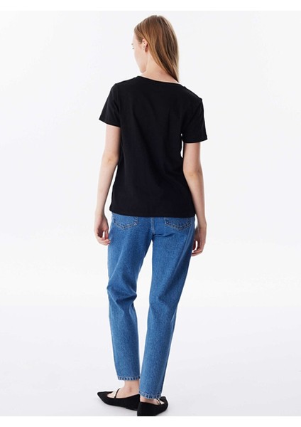 Siyah Kadın Regular Fit Düz T-Shirt TW6240070093001