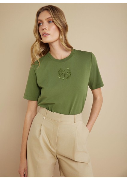 Yeşil Kadın Standart Nakışlı T-Shirt Bisiklet Yaka Önü Bb Nakışlı T-Shir fiyatları