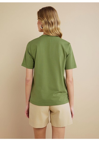 Yeşil Kadın Standart Nakışlı T-Shirt Bisiklet Yaka Önü Bb Nakışlı T-Shir