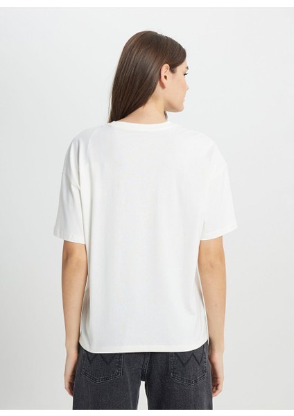 Kırık Beyaz Kadın Relaxed T-Shirt W7R9EE102 Off White T-Shirt fırsatları