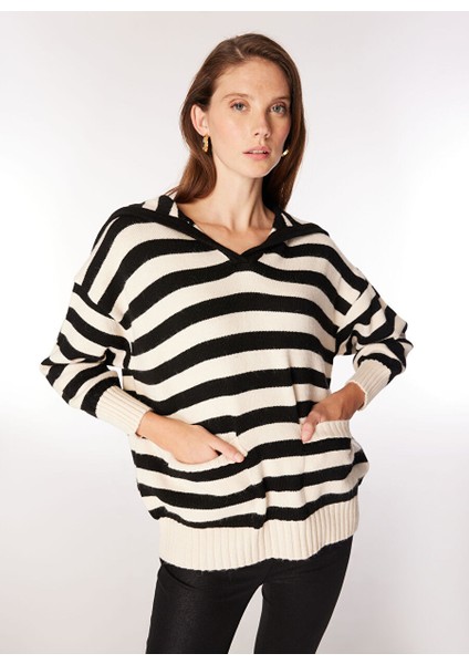 Siyah - Beyaz Kadın Geniş Oversize Çizgili Kazak F4WL-KZK0664