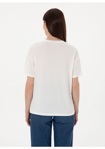 Beyaz Kadın Comfort Fit T-Shirt Allı indirimleri