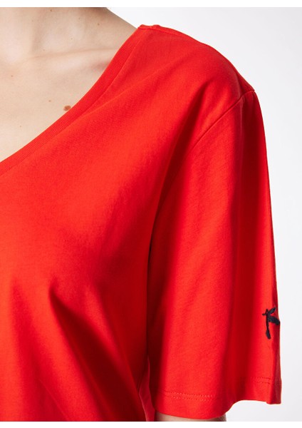 V Yaka Düz Kırmızı Kadın T-Shirt Talıta fırsatları