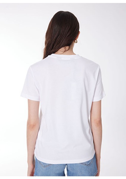 Beyaz Kadın Standart Baskılı T-Shirt 76PAHC08