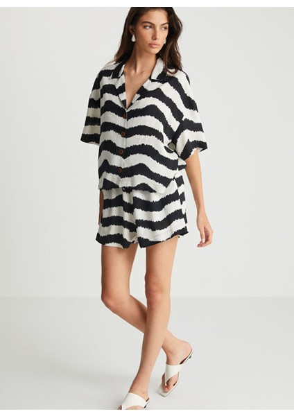 Zebra Desenli Şort