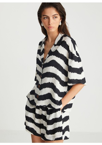 Zebra Desenli Şort fırsatları