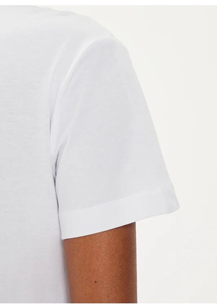 Yuvarlak Yaka Baskılı Beyaz Kadın T-Shirt 76PAHG11 fırsatları