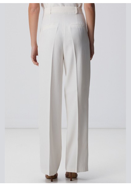 Beyaz Kadın Regular Fit Pantolon 1095393 fırsatları