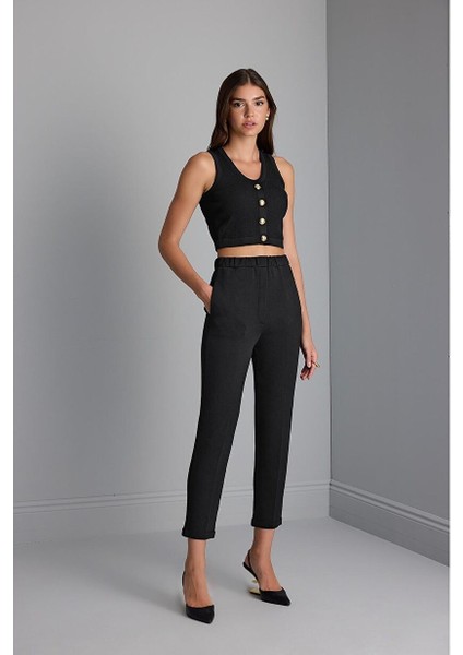 Süs Düğme Detaylı Siyah Triko Crop Top