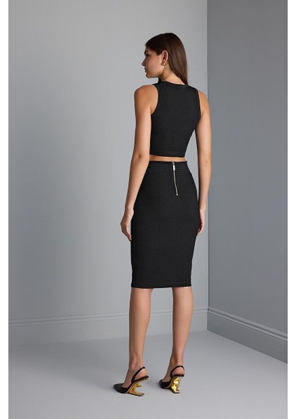 Süs Düğme Detaylı Siyah Triko Crop Top