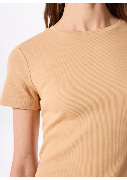 Bisiklet Yaka Deve Tüyü Kadın T-Shirt