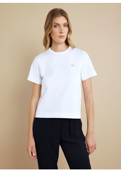 Beyaz Kadın Standart T-Shirt Bisiklet Yaka Arkası Fermuarlı T-Sh fiyatları