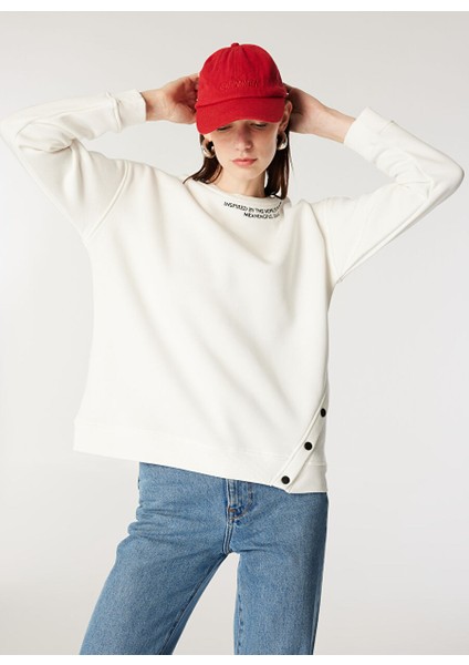 Ekru Kadın Bisiklet Loose Fit Nakışlı Sweatshirt M4WL-SWT-1012