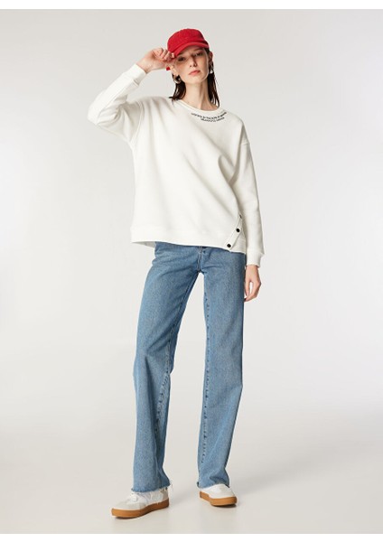 Ekru Kadın Bisiklet Loose Fit Nakışlı Sweatshirt M4WL-SWT-1012