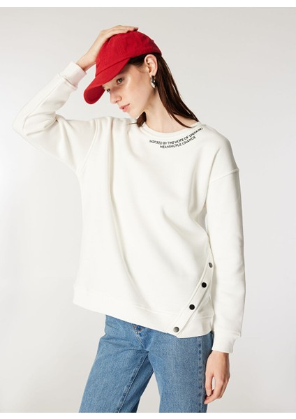 Ekru Kadın Bisiklet Loose Fit Nakışlı Sweatshirt M4WL-SWT-1012