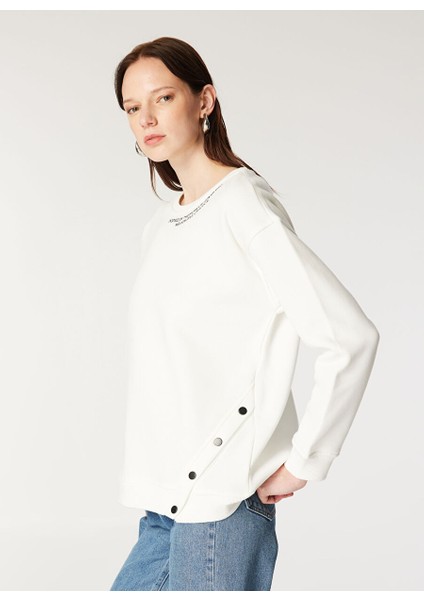 Ekru Kadın Bisiklet Loose Fit Nakışlı Sweatshirt M4WL-SWT-1012