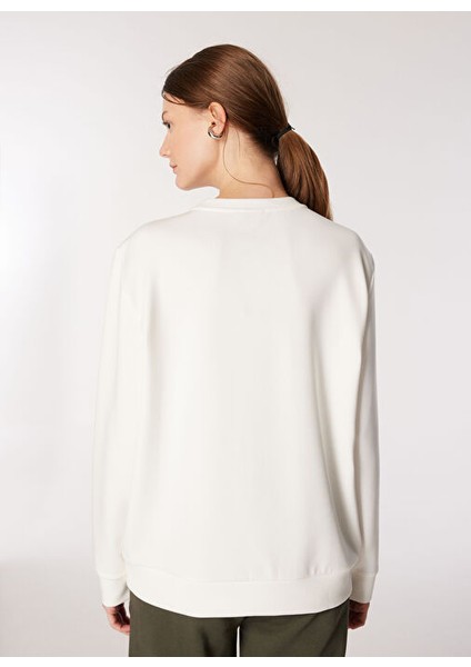 Ekru Kadın Bisiklet Relaxed Nakışlı Sweatshirt J4WL-SWT7096