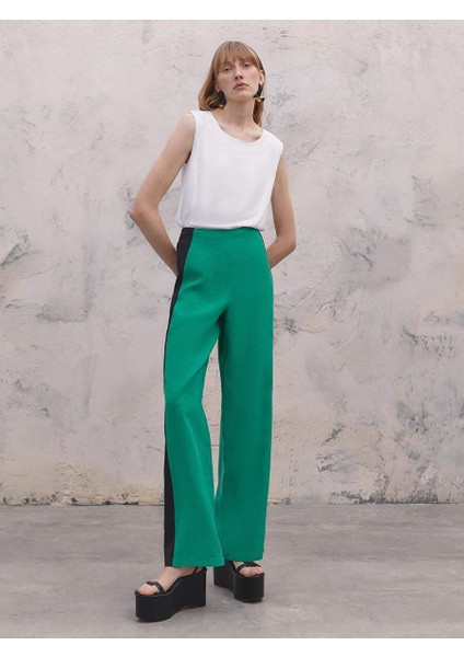 Şerit Detaylı Yeşil Pantolon