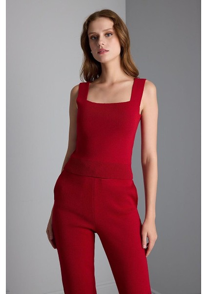 Kare Yaka Kırmızı Triko Crop Top