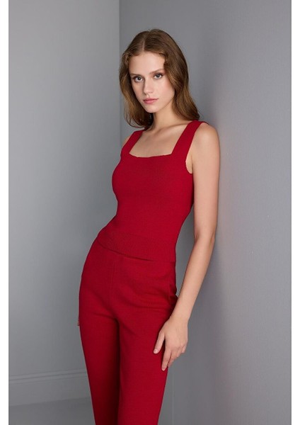 Kare Yaka Kırmızı Triko Crop Top