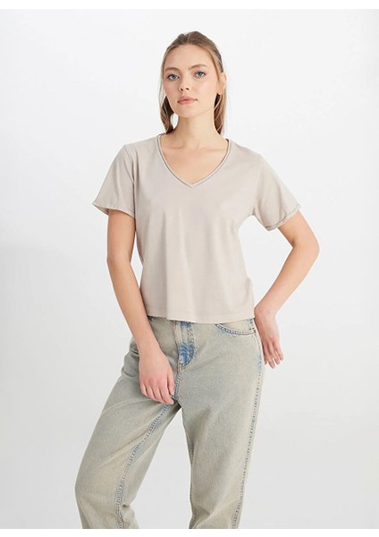 V Yaka Bej Kadın T-Shirt W241664614-V Yaka T-Shirt