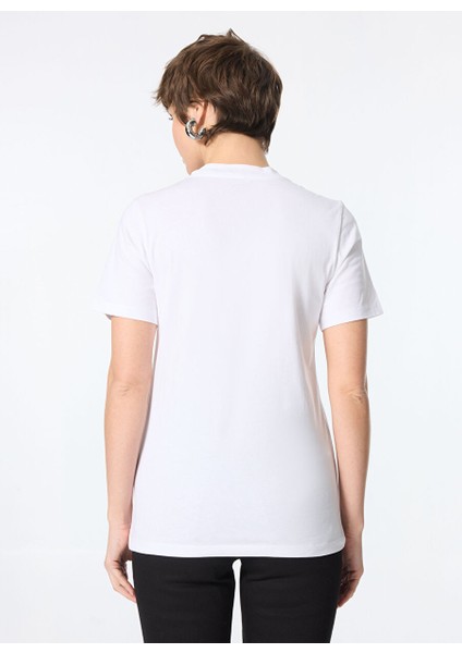Beyaz Kadın Standart T-Shirt 8M1628