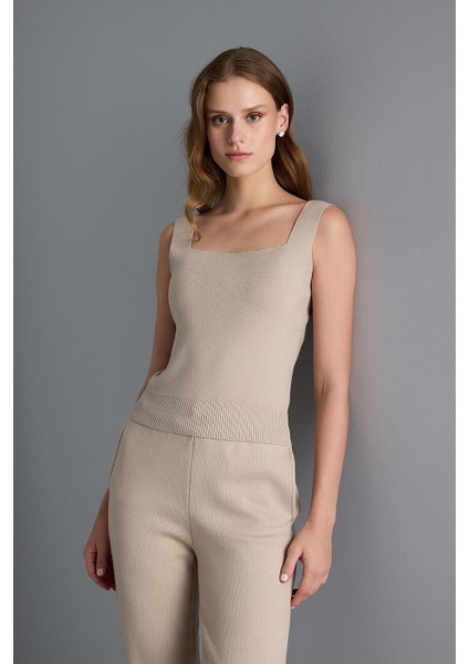Kare Yaka Bej Triko Crop Top
