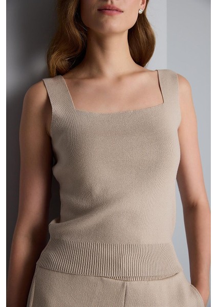 Kare Yaka Bej Triko Crop Top