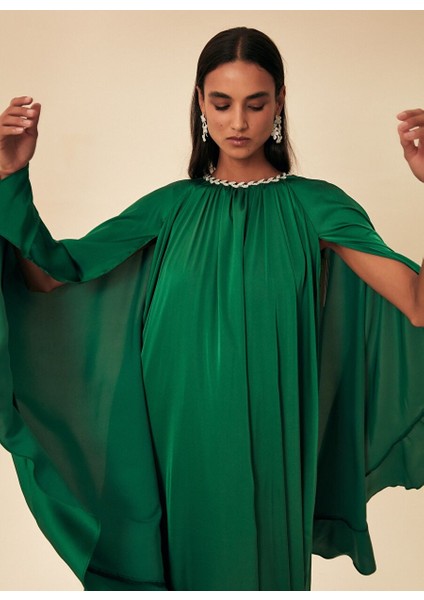 Standart Beden Boynu Işlemeli Abaya Abiye