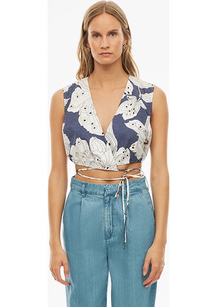 Alyas Regular Fit Çiçek Desenli Crop Boy Kruvaze Beyaz Indigo Renk Kadın Bluz