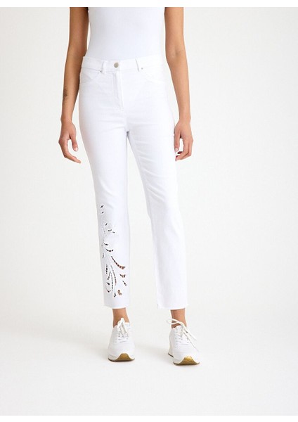 Yüksek Bel Beyaz Nakış Detaylı Kadın Straight Fit Jean