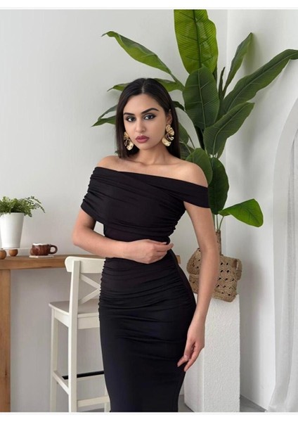 Kadın Siyah Asimetrik Madonna Yaka Özel Tasarım Midi Elbise