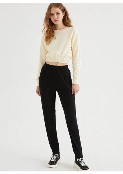 Ekru Bisiklet Yaka Pamuklu Regular Fit Kadın Crop Sweatshirt Enjoy Elastıcated Hem